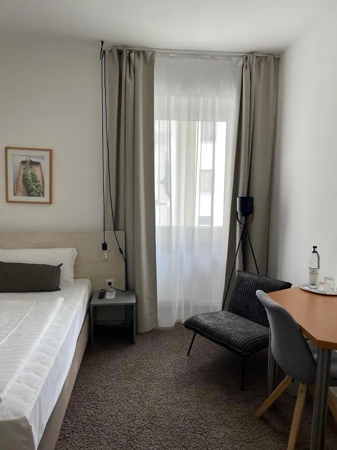 Max Hotel Duesseldorf Self-Check-In Dusseldorf