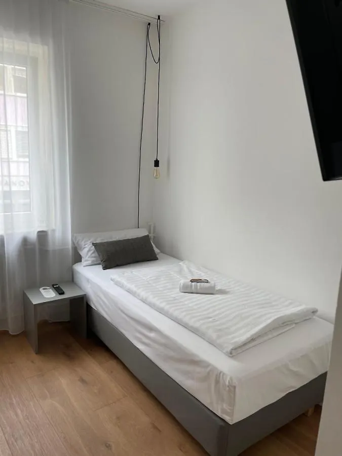 Max Hotel Duesseldorf Self-Check-In