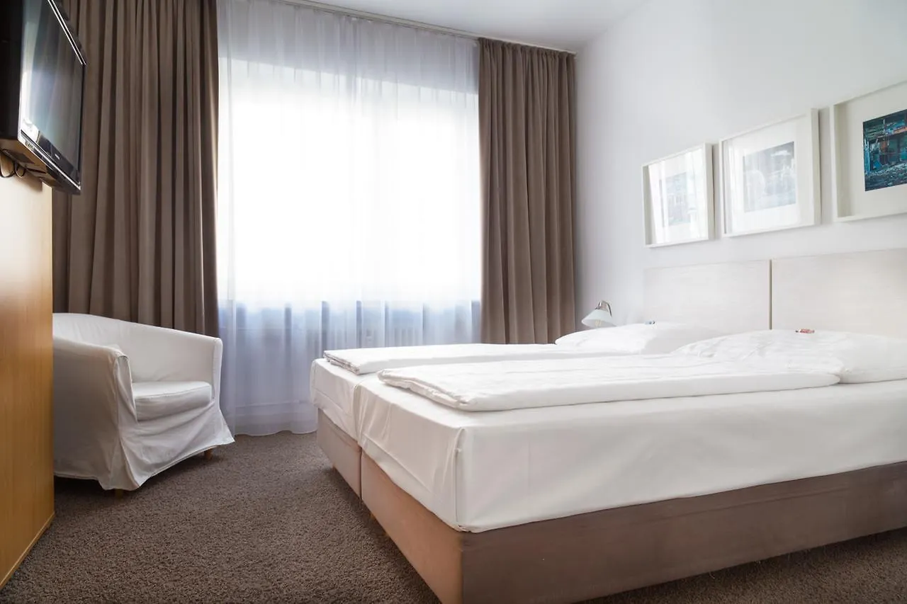 Max Hotel Duesseldorf Self-Check-In 3*, Dusseldorf