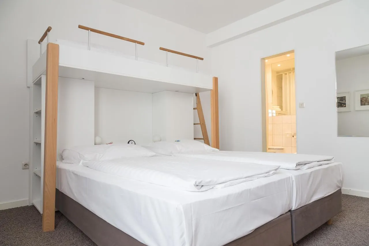 Max Hotel Duesseldorf Self-Check-In
