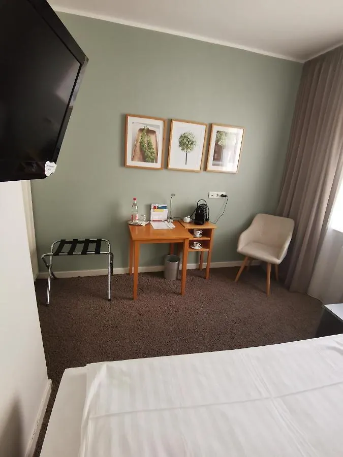 Max Hotel Duesseldorf Self-Check-In 3*, Düsseldorf Almanya