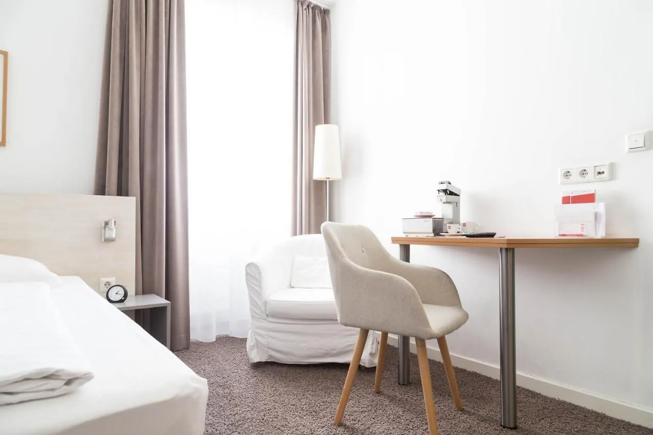 Max Hotel Duesseldorf Self-Check-In  Düsseldorf