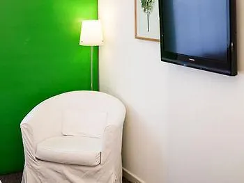 Max Hotel Duesseldorf Self-Check-In
